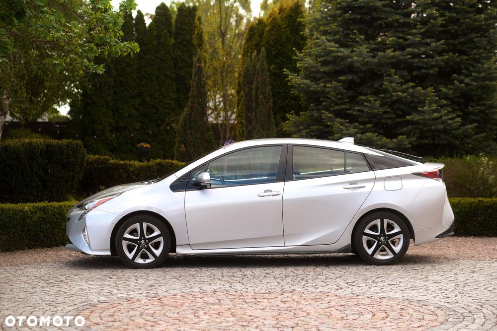 Toyota Prius (Hybrid) Executive - 5