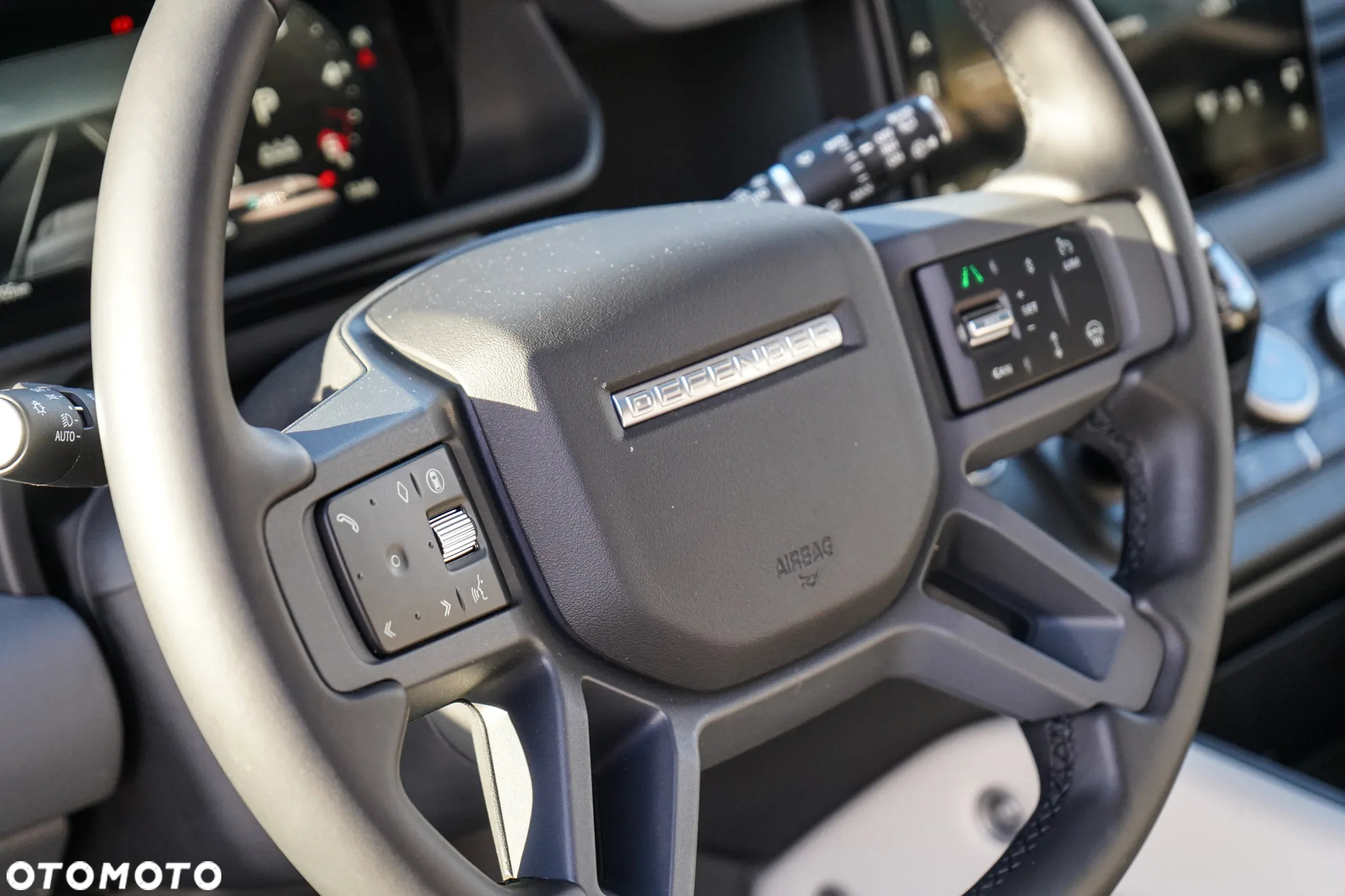Land Rover Defender - 13