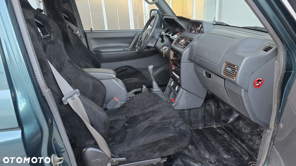 Mitsubishi Pajero 2.5 TD Classic - 25
