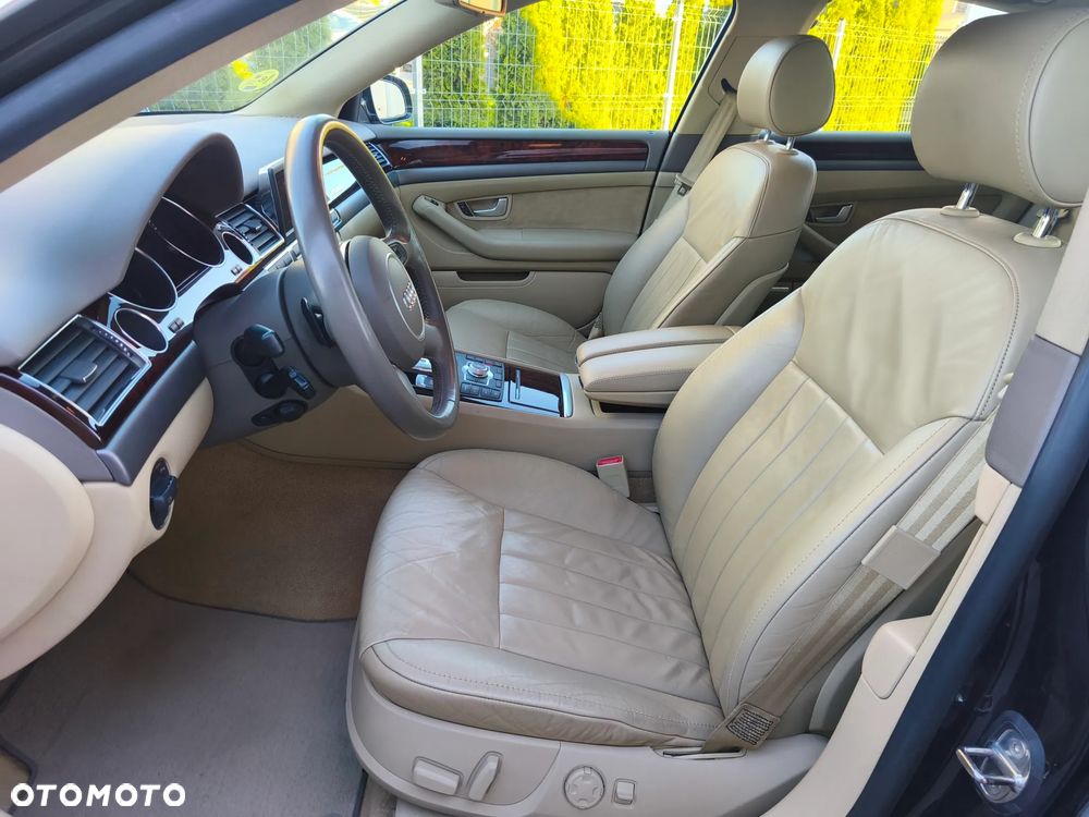 Audi A8 4.2 Quattro - 25