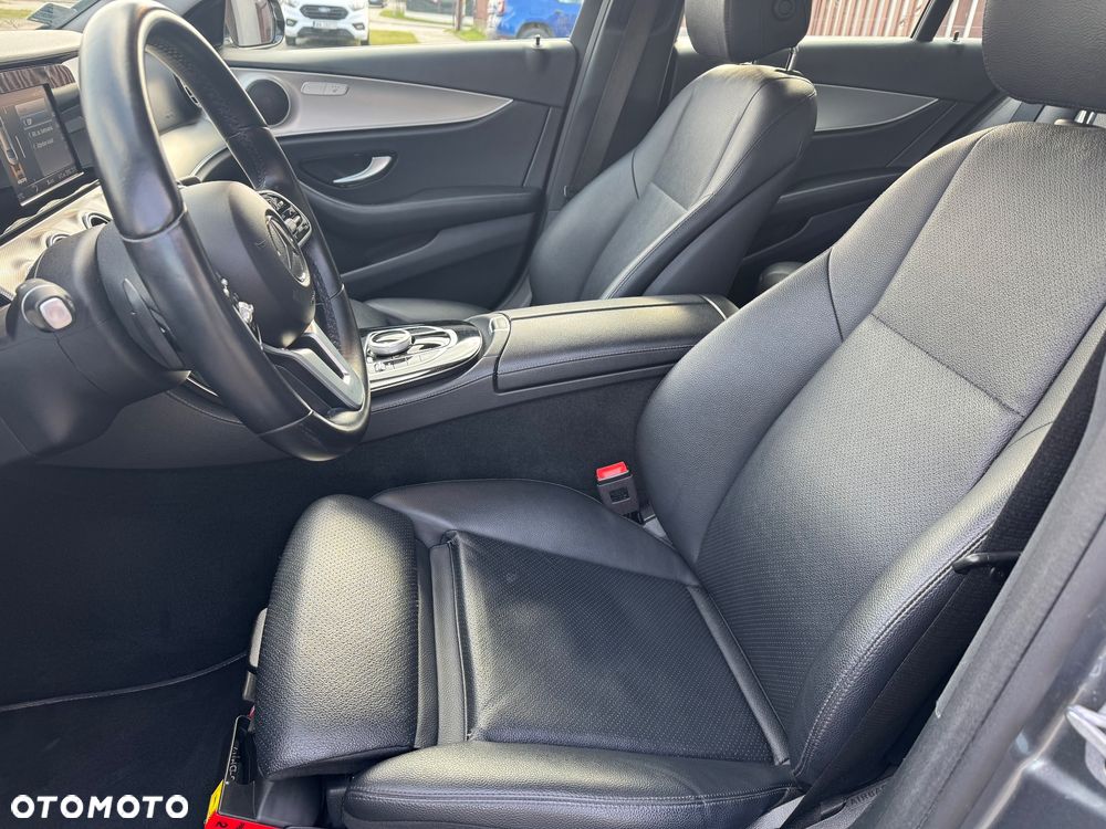 Mercedes-Benz Klasa E 220 d 4-Matic 9G-TRONIC - 23