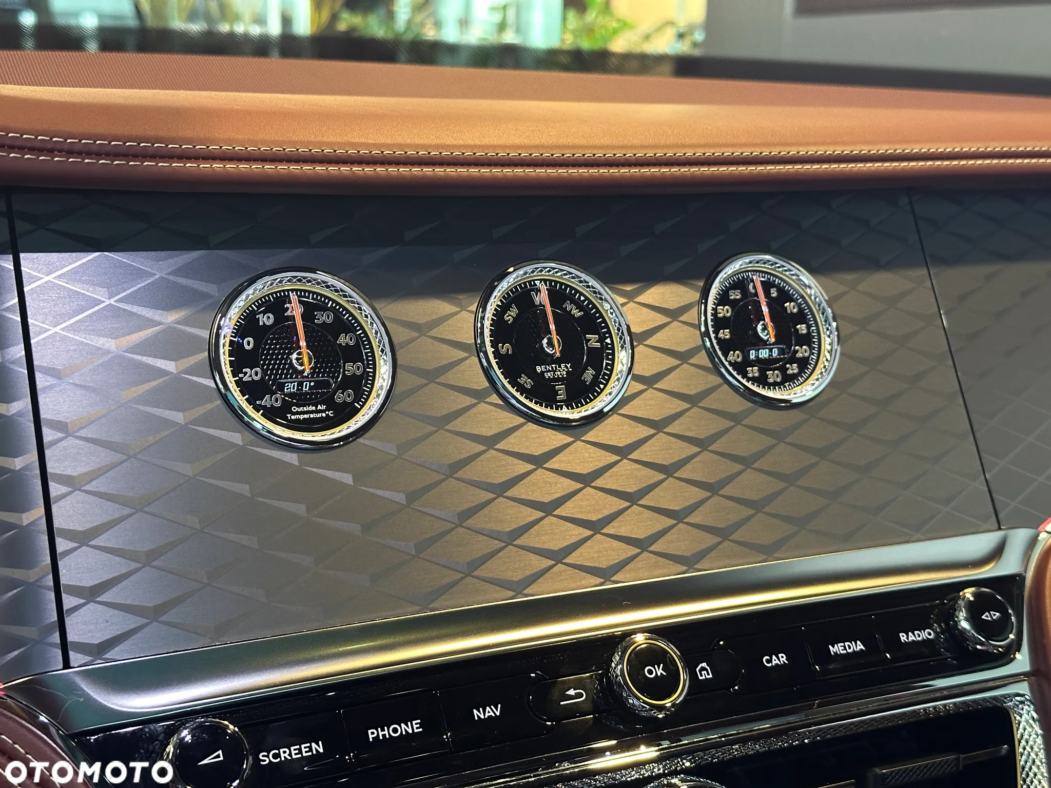 Bentley Flying Spur New V8 PHEV Speed - 29