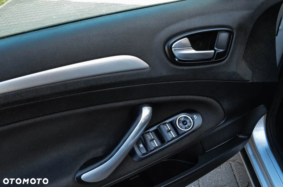 Ford Mondeo 2.0 Ambiente - 22