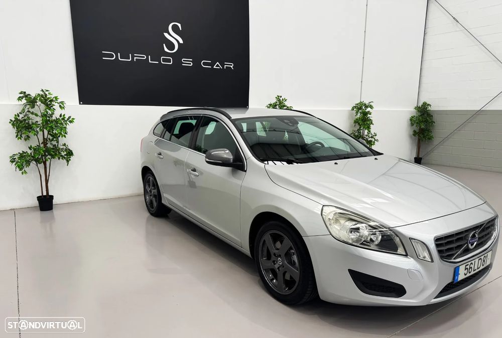 Volvo V60 2.0 D3 Momentum - 4