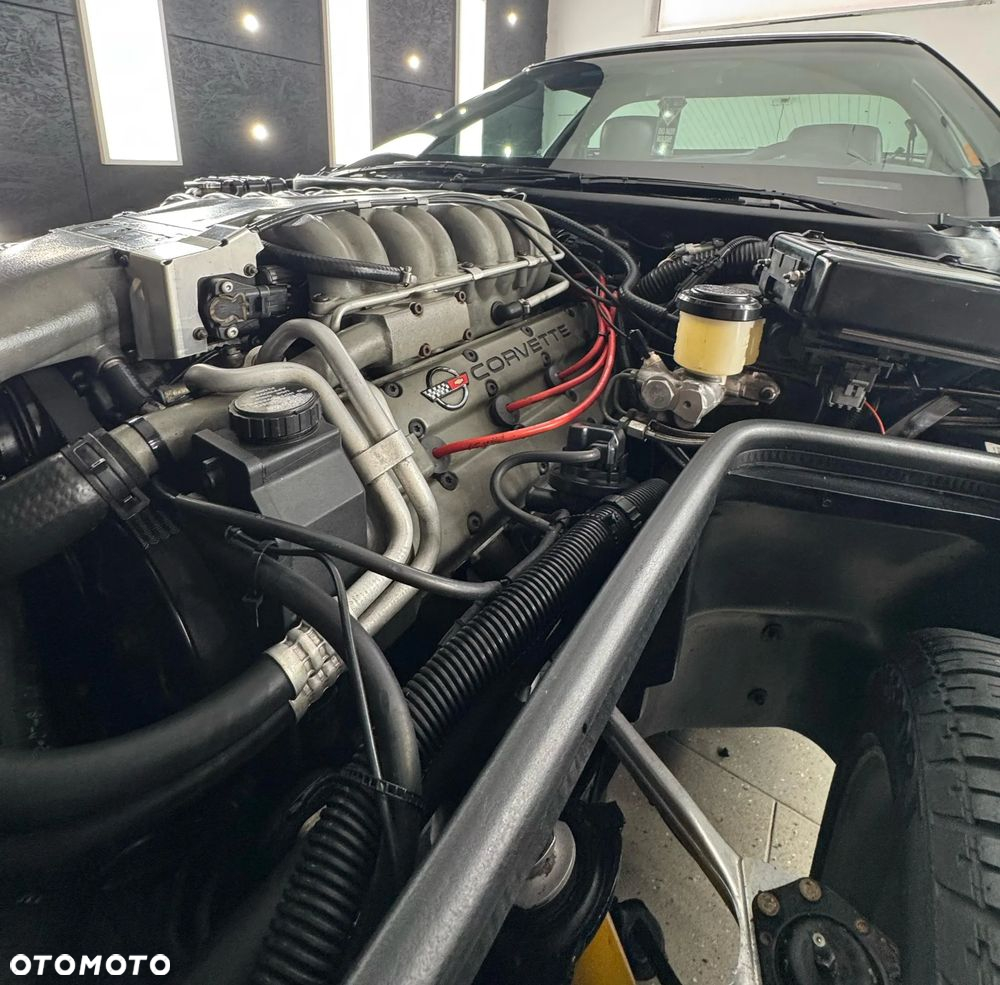Chevrolet Corvette - 19
