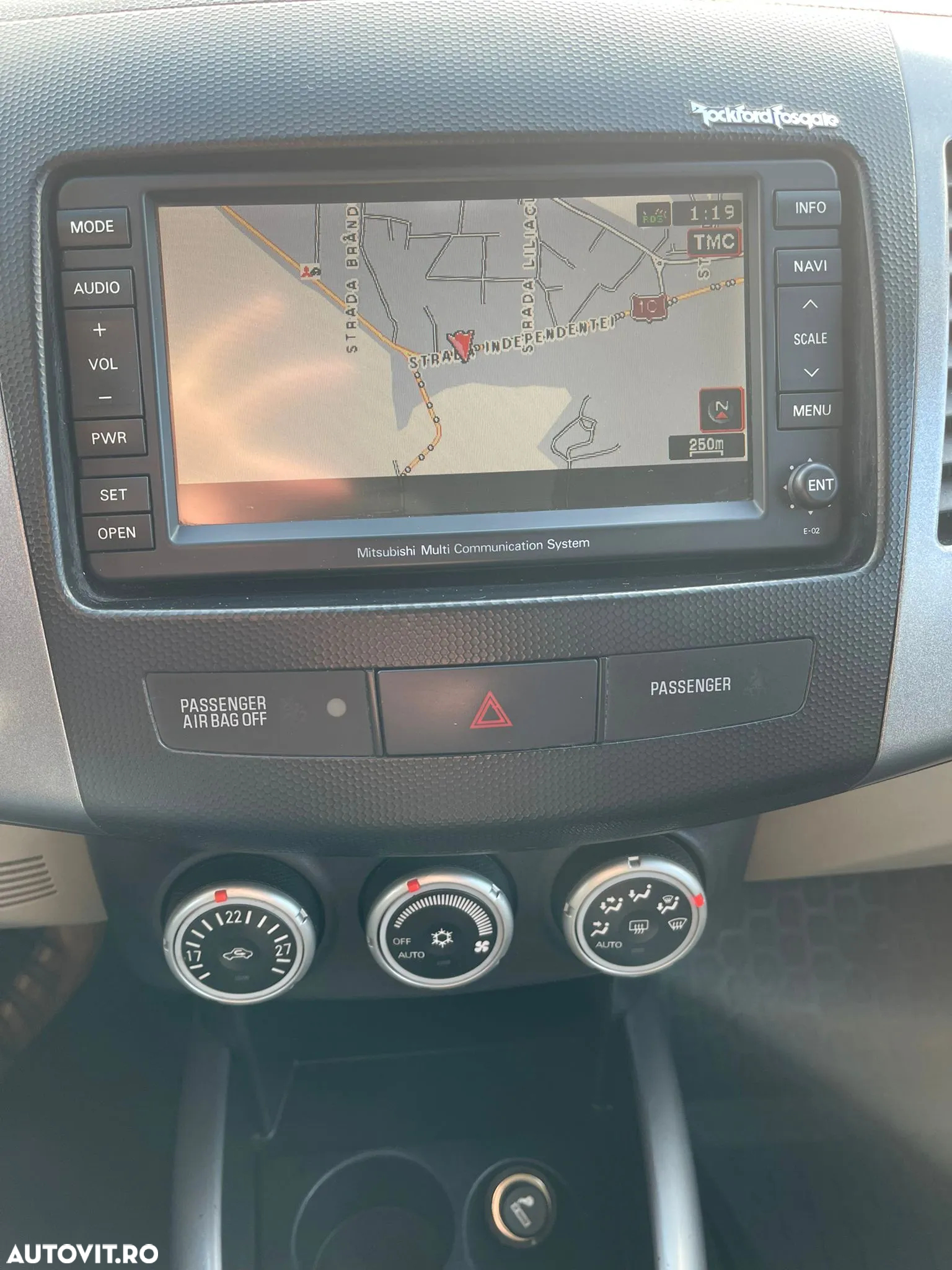 Mitsubishi Outlander 2.2 DI-D NAVI Instyle - 4