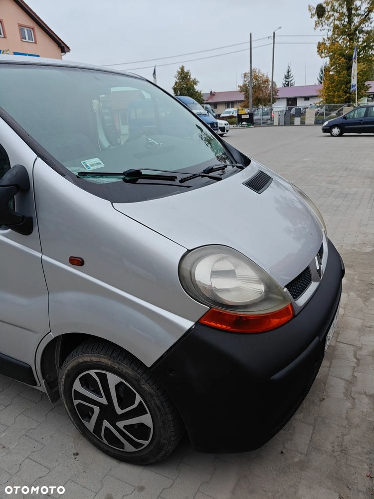 Renault Trafic 2004 photo 2