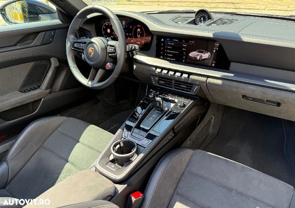 Porsche 911 Carrera T-Hybrid GTS - 12