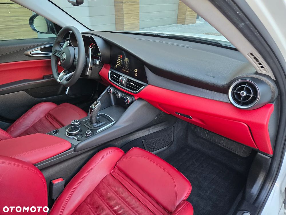 Alfa Romeo Giulia 2.0 Turbo 16V AT8 Veloce Ti - 29