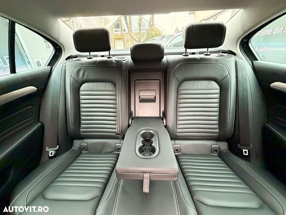 Volkswagen Passat 2.0 TDI DSG Highline - 27