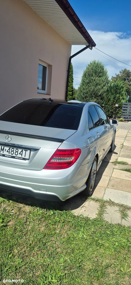 Mercedes-Benz Klasa C 180 CGI BlueEff Avantgarde - 16