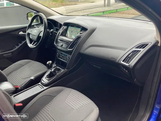 Ford Focus SW 1.0 EcoBoost S&S Titanium - 29