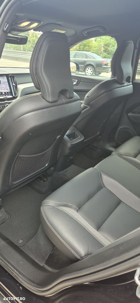 Volvo XC 60 B4 MHEV AT AWD Ultimate Dark - 6