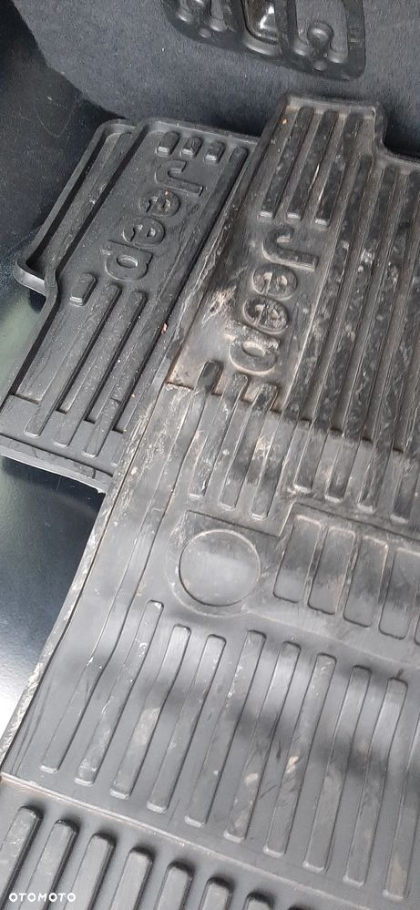 Jeep Cherokee 3.7L Limited - 37