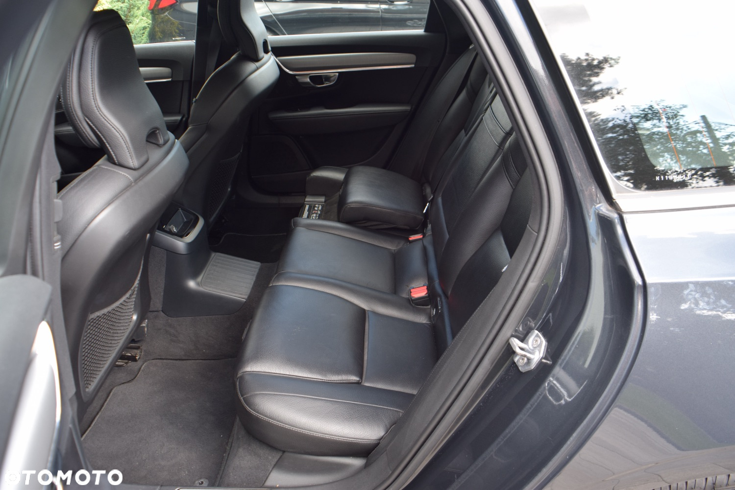 Volvo V90 T8 AWD Plug-In Hybrid Momentum Pro - 25