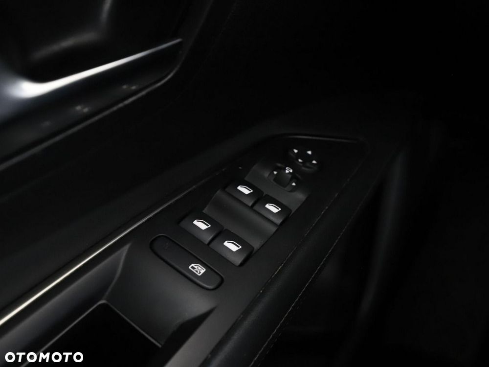 Peugeot 3008 1.2 PureTech Allure S&S EAT8 - 36