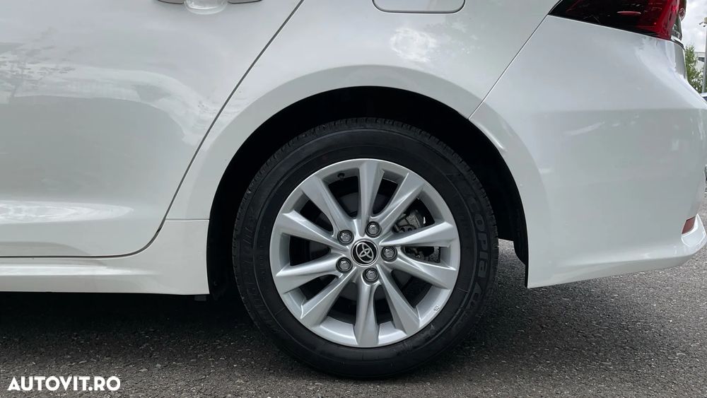Toyota Corolla 1.8 HSD Business - 29