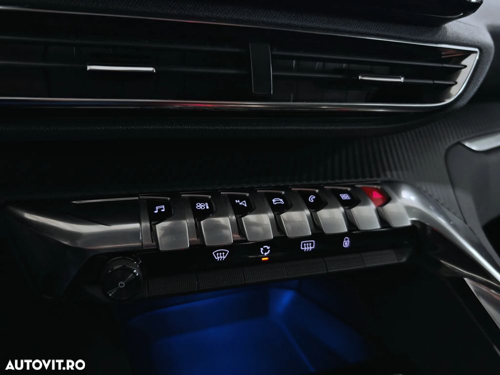 Peugeot 3008 1.2 PureTech S&S EAT8 Allure - 23