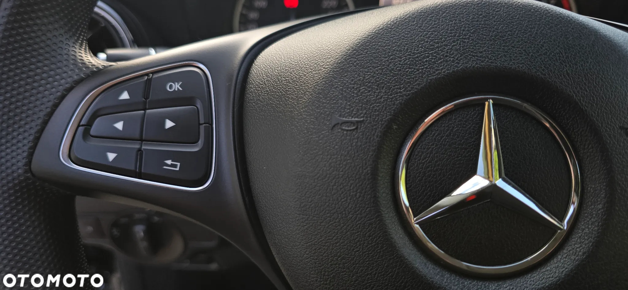 Mercedes-Benz GLA 180 - 25
