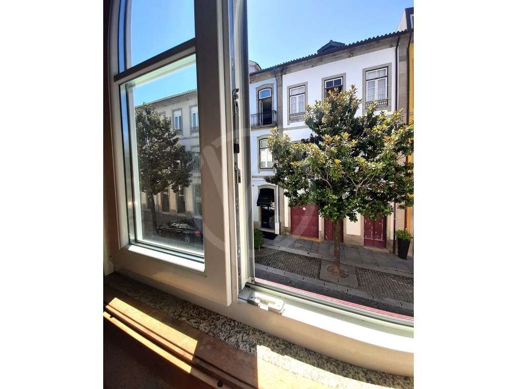 Moradia T2 Renovada com Garagem no Centro Histórico de Braga - Grande imagem: 4/22