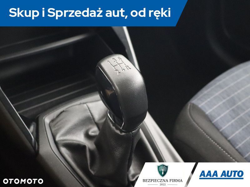 Peugeot 208 - 15