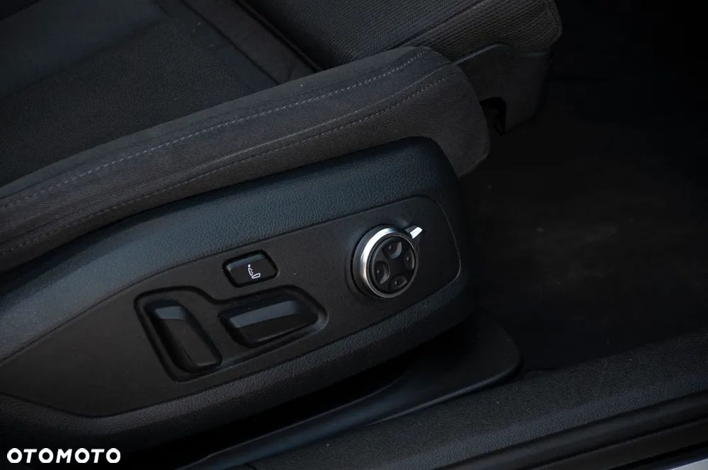 Audi A4 Avant 2.0 TDI ultra S tronic sport - 30