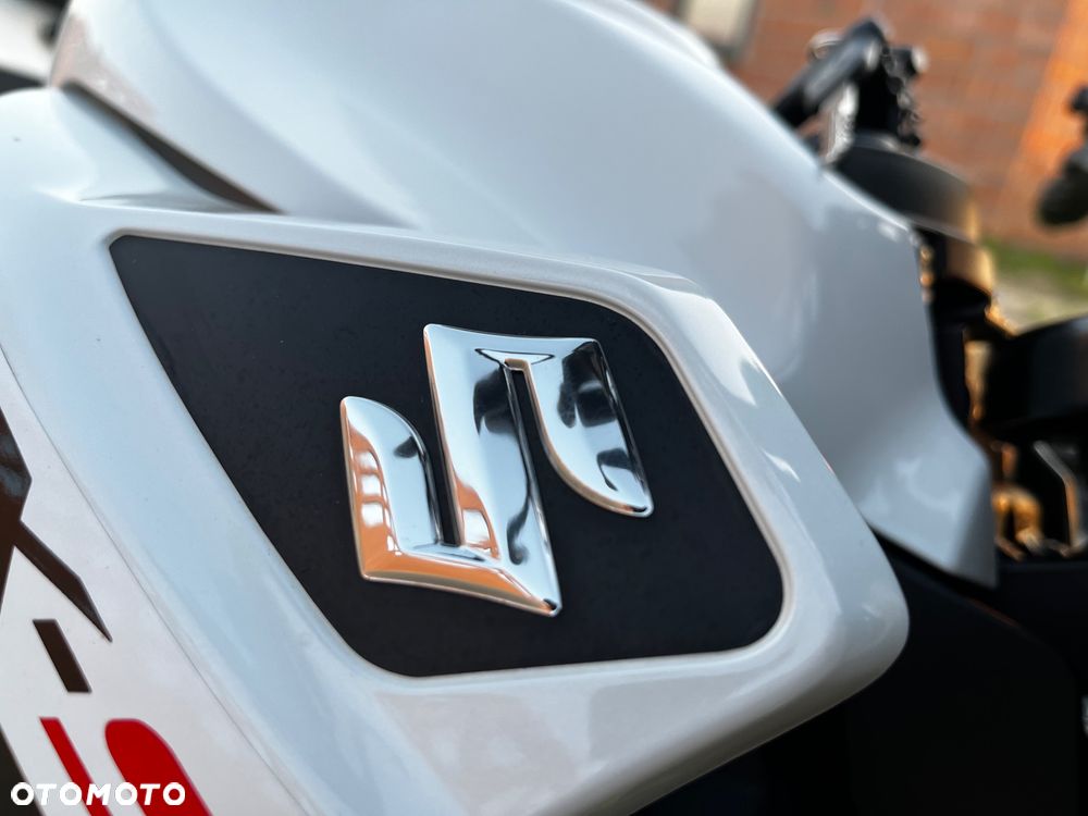 Suzuki GSX - 12