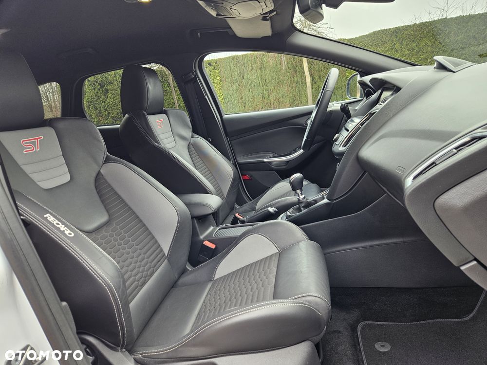 Ford Focus - 27