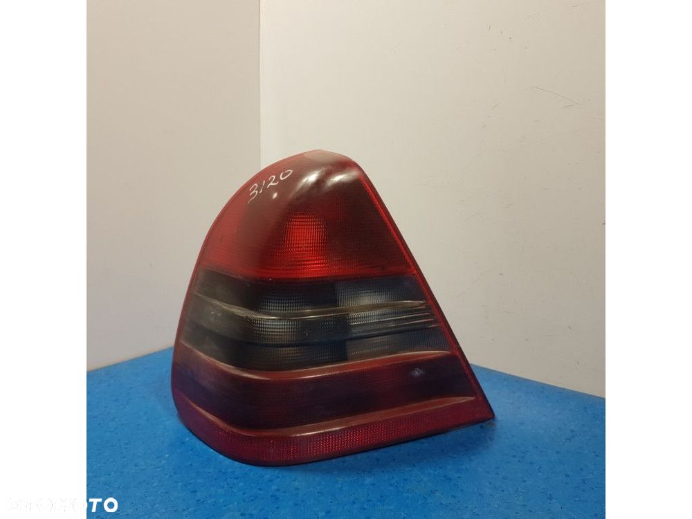 MERCEDES-BENZ I LAMPA TYŁ LEWA ZEWNĘTRZNA - 3