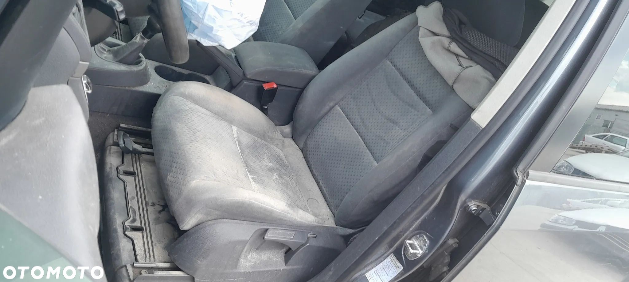VW TOURAN I FOTEL LEWY KIEROWCY PRAWY PASAŻERA PRZEDNI PRZÓD nr. TOU1 - 1