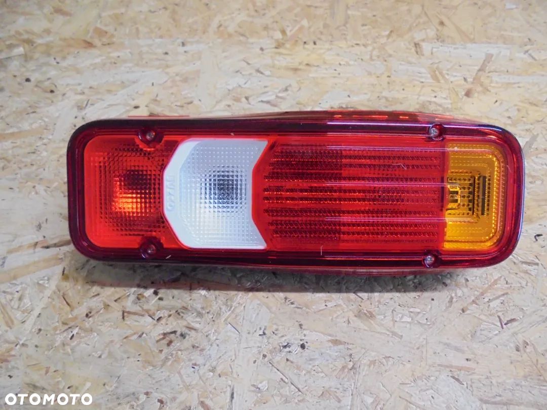 LAMPA TYŁ LEWA IVECO DAILY 2022-KONTENER - 1