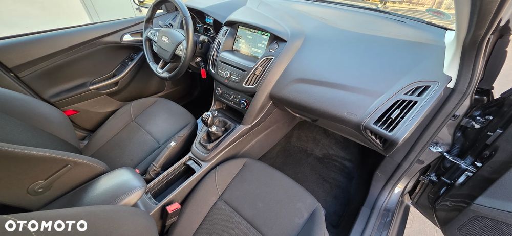 Ford Focus 1.0 EcoBoost Titanium - 27