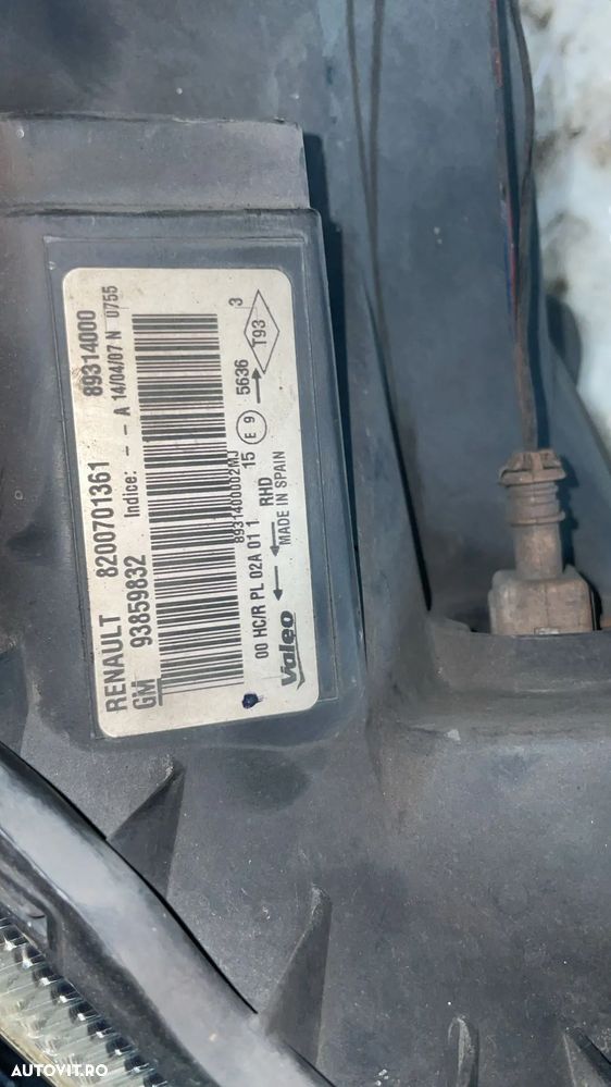 Far stanga dreapta Renault Trafic II, Opel Vivaro 8200701359 8200701361 - 2