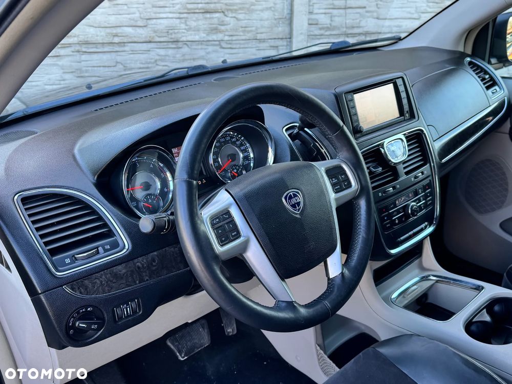 Lancia Voyager 2.8CRD Platinum - 26