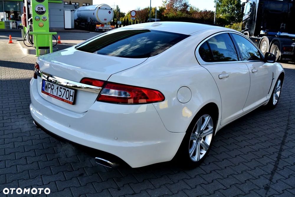 Jaguar XF 4.2 V8 Premium Luxury - 3