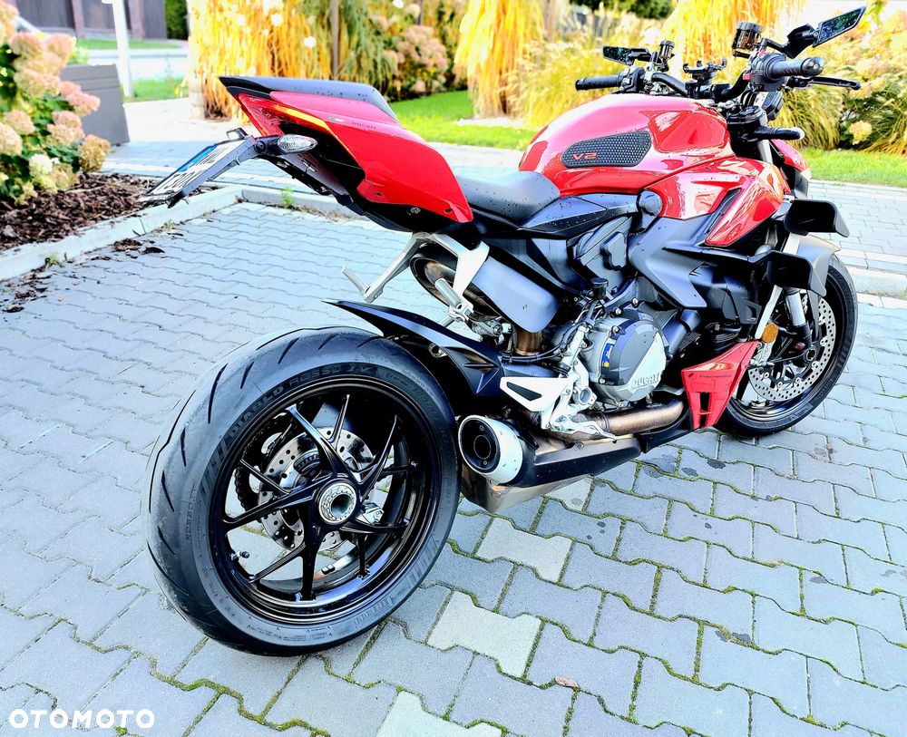 Ducati Streetfighter V2 - 4