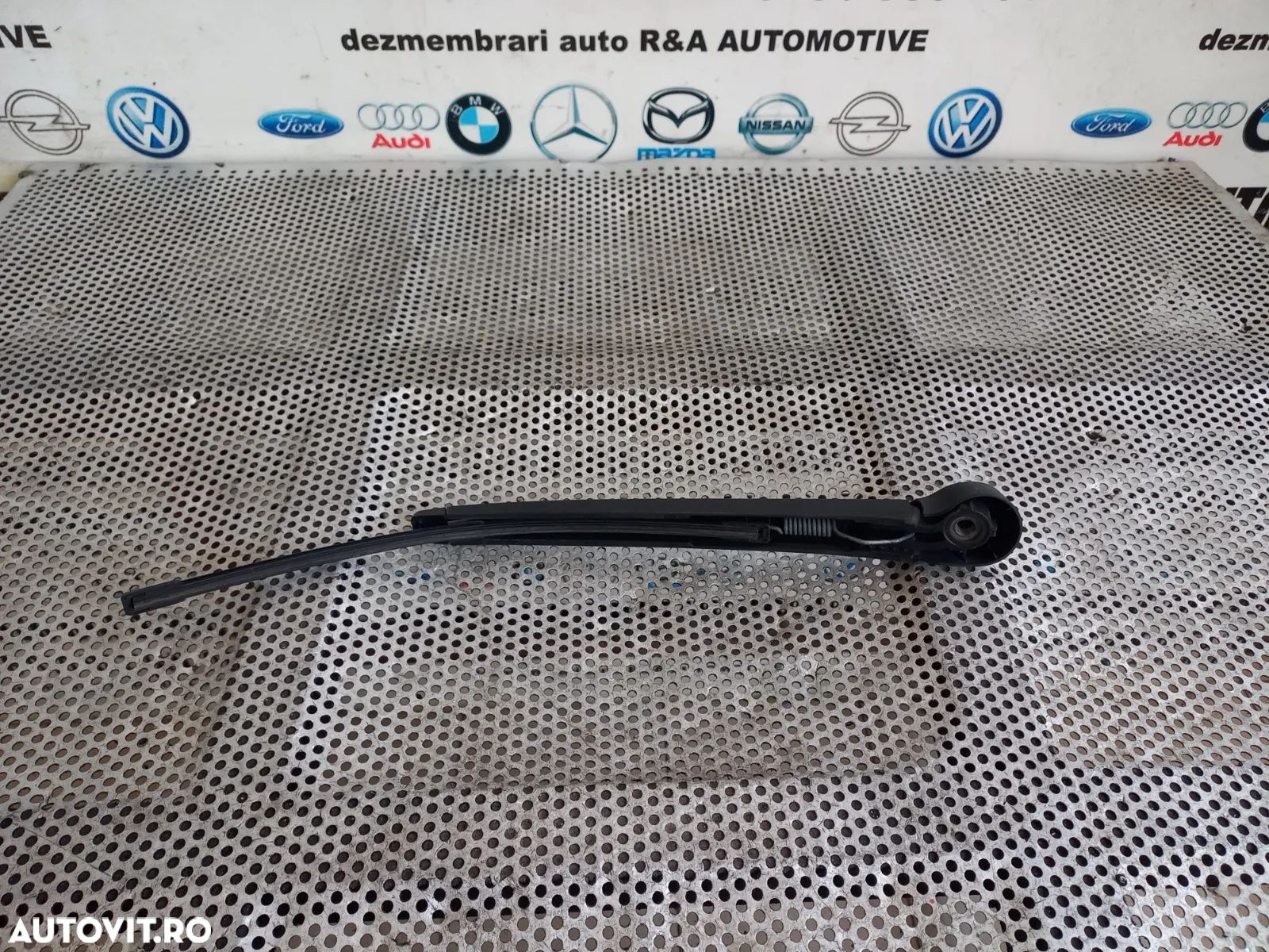 Brat Stergator Spate Luneta Haion Hayon Vw T Roc T-Roc An 2017-2018-2019-2020-2021-2022-2023 - Dezm - 1