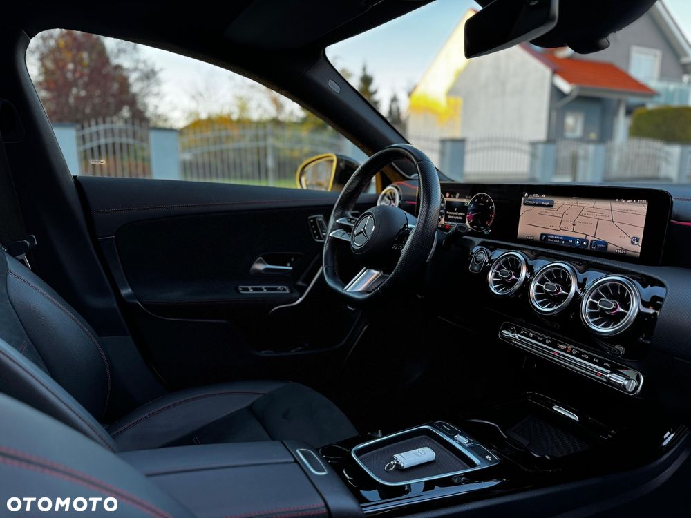 Mercedes-Benz CLA 200 AMG Line 7G-DCT - 24