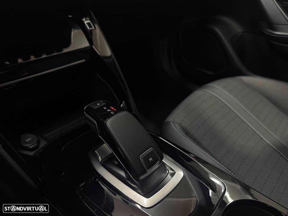 Peugeot 2008 1.5 BlueHDi Allure Pack EAT8 - 26