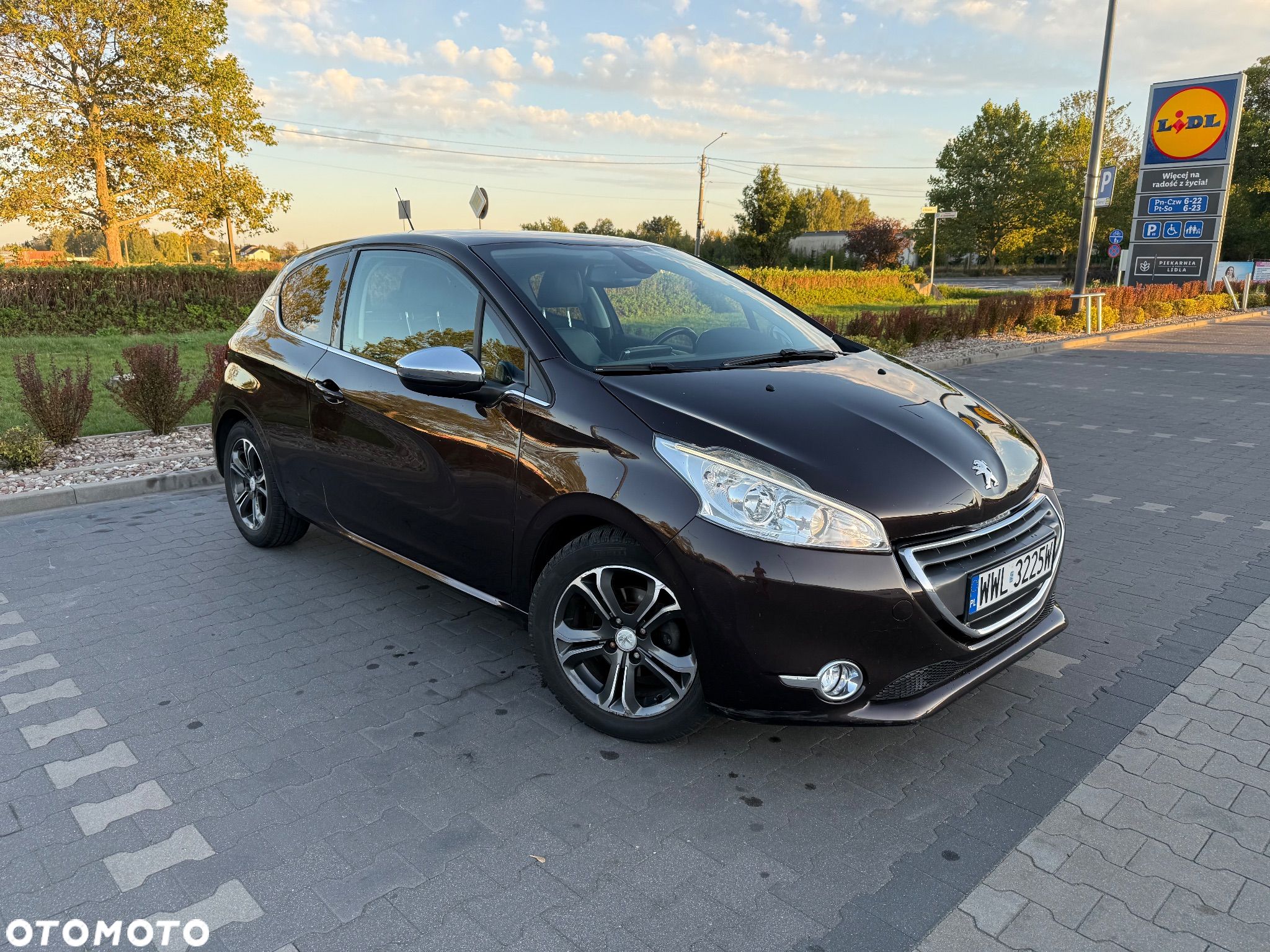 Peugeot 208 - 1