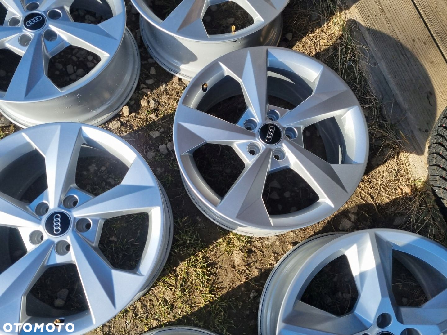 AUDI 8Y0 A3,Q3,VW GOLF,SKODA,SEAT LEON alu 8X18 ET44 5X112 4szt.super stan - 3