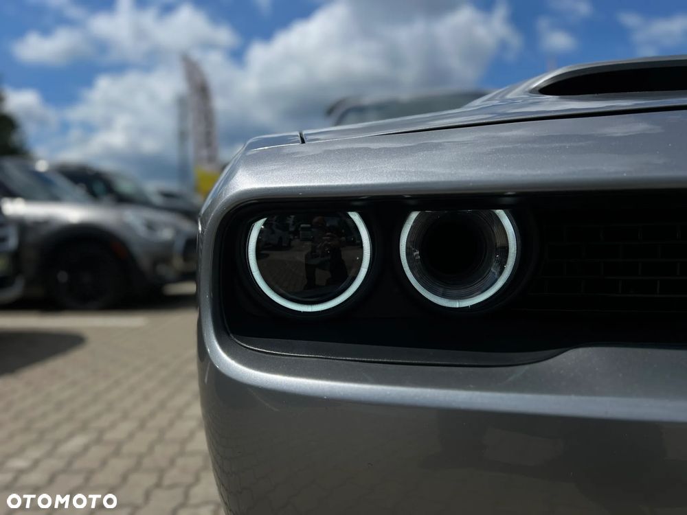 Dodge Challenger - 10