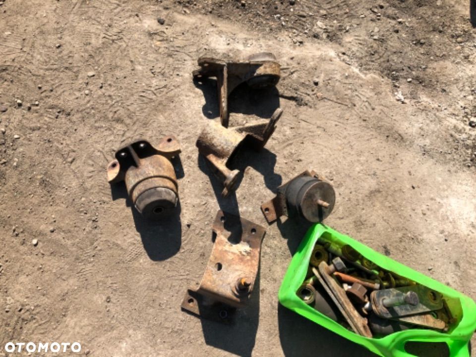 Uchwyty mocowania resorów gaz gazela 4x4