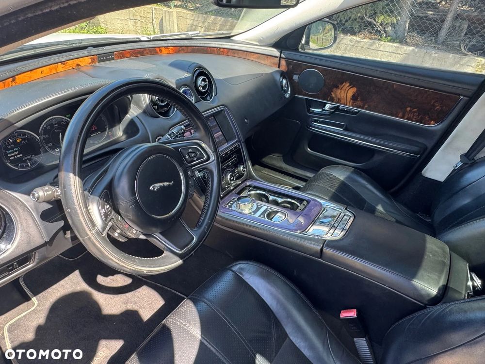 Jaguar XJ - 18