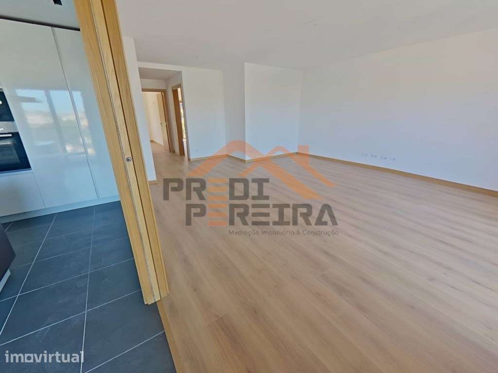 Situado na Ramada, T2 a Estrear | Varandas + Terraço | Parqueamento... - Grande imagem: 2/23