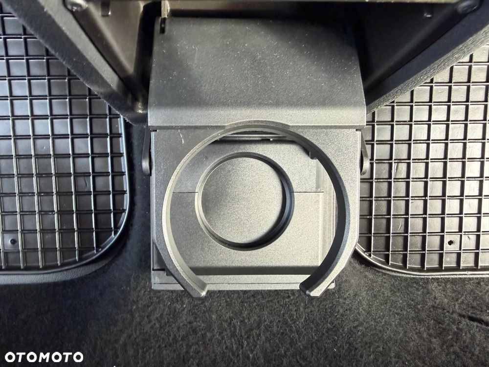 Volkswagen CADDY MAXI ORYGINAŁ KOMBI VAN MINIBUS 5 Osobowy 2x Boczne drzwi + tylne 2 skrzydłowe, Mocny 2.0TDI DFSD Euro6, Alarm, Czujniki cofania, Servotronic, Awaryjne ham.. ANB, Spec. wyciszenie, Bezwypadkowy pełen serwis ZADBANY ! Podwójne resory tylnej osi - WZMOCNIONE ZAWIESZENIE KOŁA 16' ! MODEL 2020 - 37