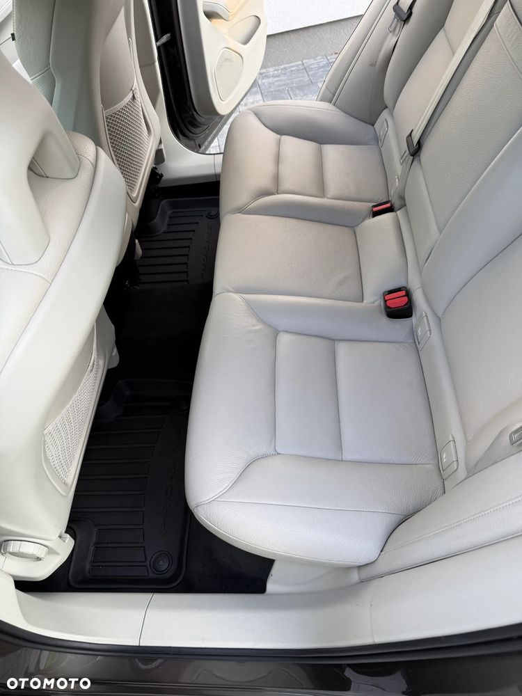 Volvo XC 60 D4 AWD Momentum - 31