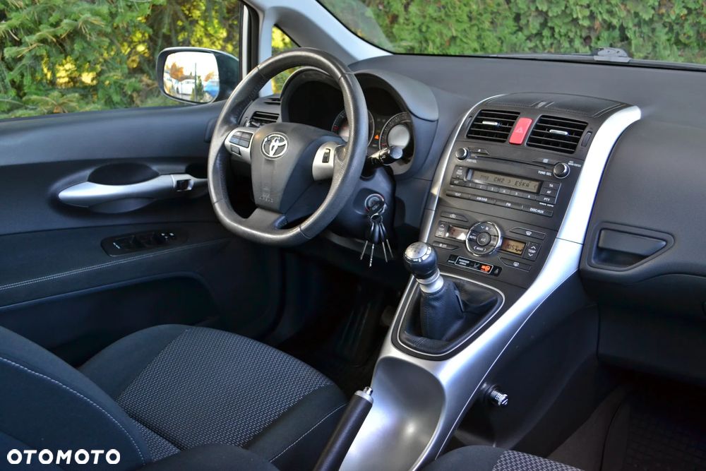 Toyota Auris 1.6 2010 - 13
