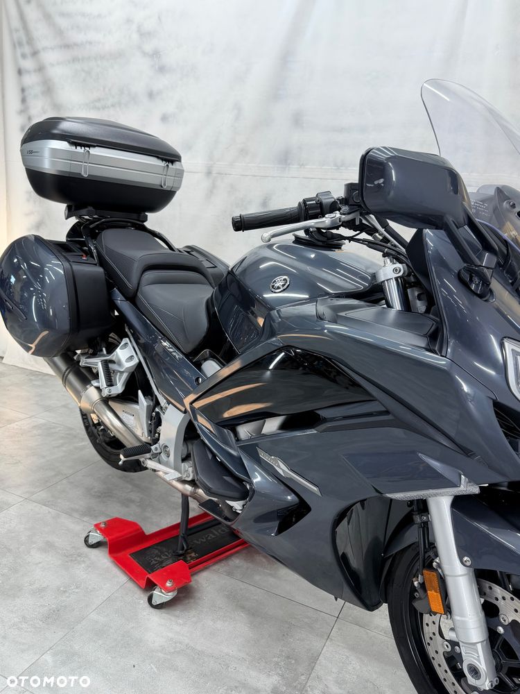 Yamaha FJR - 16