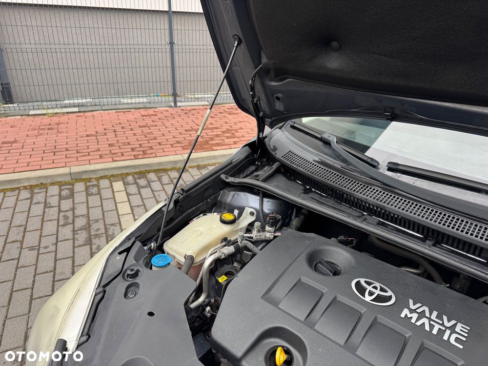 Toyota Avensis - 27